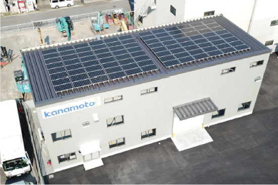 屋上に太陽光発電設備を設置した京都営業所